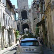 道路のつきあたりに見えるのが円形競技場。