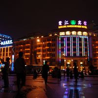 夜、プロムナードからみる。