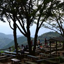 景信山は裏高尾縦走路きっての絶景ポイントです。