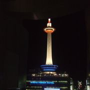最近は存在が薄い気がしますが..京都駅の真ん前なので夜はライトアップされて綺麗です。
