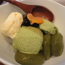 あんみつ。これも抹茶にしちゃった。失敗。