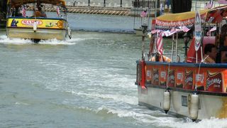 ボートも移動の大切な手段