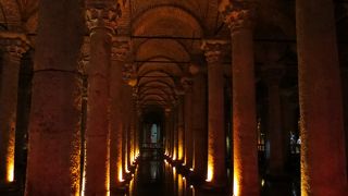 イスタンブール観光にアクセントを加える地下宮殿