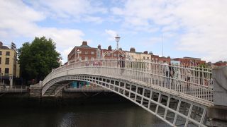 リフィ川に架かるかわいらしい橋