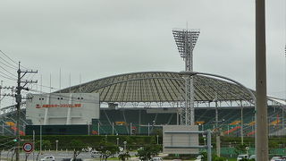 夕暮れや夜景もきれいな奥武山公園