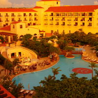 夕日に映るホテル！