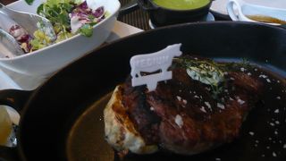 なぜか日本人はテラス席