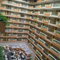 ザ・ロイヤルガーデン　中央の吹き抜け