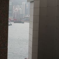 部屋から僅かに見えるハーバー