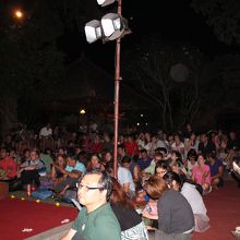 開演直前の王宮。直前になると後ろの方しか・・・