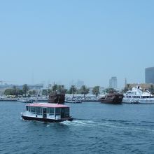 ガラス張りだから冷房効いてそうですね…