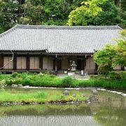 浄土式庭園で知られる浄瑠璃寺（じょうるりじ）