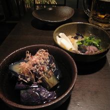 なす煮びたしとお漬物盛り合わせ。