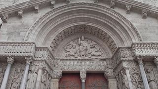 気品に満ちた教会