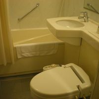 バスルームは至ってシンプル。使い勝手は悪くないです。