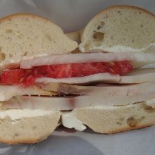 チョウザメのベーグルサンド