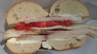 チョウザメのベーグルサンド