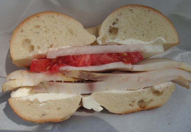 チョウザメのベーグルサンド