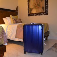 ベッドかなり高いです。Lサイズのスーツケースぐらいあります。