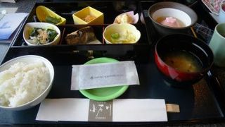 季節感が感じられない和朝食にがっかり↓