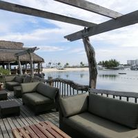 海辺のバーのソファー席♪