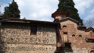 教会内のフレスコ画は見る価値あり