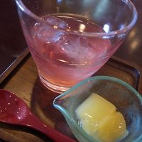 ウェルカムドリンクとシークヮーサーゼリーの嬉しいサービス。