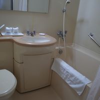 バスルームも清潔で快適。