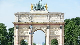 謎の入口があるカルーゼル凱旋門