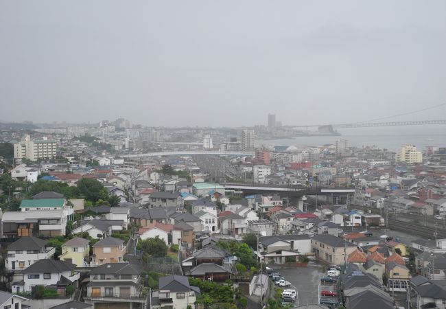 朝霧駅の全景は、明石市立天文科学館の展望台から見えます。