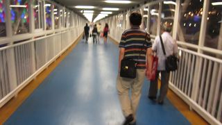 歩行者用の通路が改装