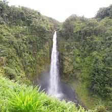 アカカの滝