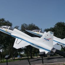 飛行機２機がおでむかえ