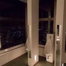 外を見下ろす感じです。