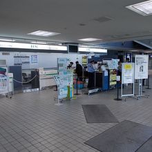 チェックインカウンターです。それほど混みません。