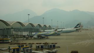 ２４時間行動する近代的アジアのハブ空港