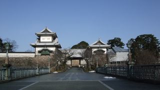 石川郡の方を向いていたので「石川門」なのだとか
