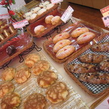 バラエティーに富んだパン屋さん