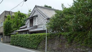 松崎町 --- 独特の壁塗り「なまこ壁」の町並みが残る西伊豆の静かな町です。