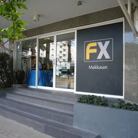 大通りに面していてタクシー拾うのにも便利でした。