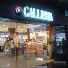 1階にはローカルお土産コーナーもあります