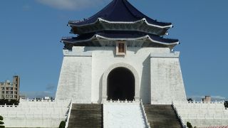 青と白の対照がきれい