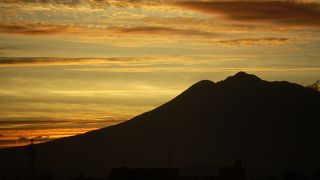 ホテルからの岩木山の夕日