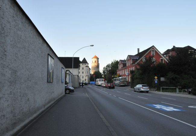 旧市街の手前にある修道院