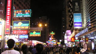 香港を代表する通りです。