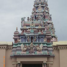 色彩豊かな彫刻です。