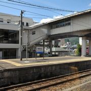 播但線との乗換駅