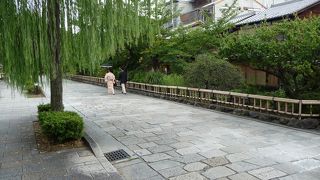 風情のある石畳の通り