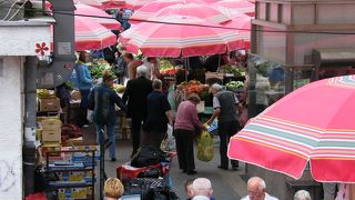 雨の日もやってました。