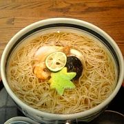 店内は、そうめんの売り場の方が広くて、むしろ、食堂部分はこじんまりとして狭いのですが